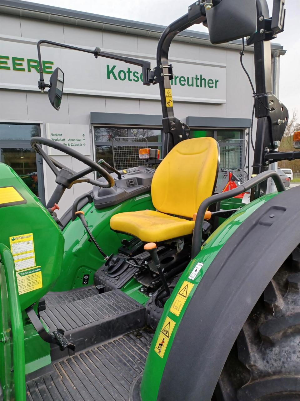 John Deere 5050E Front