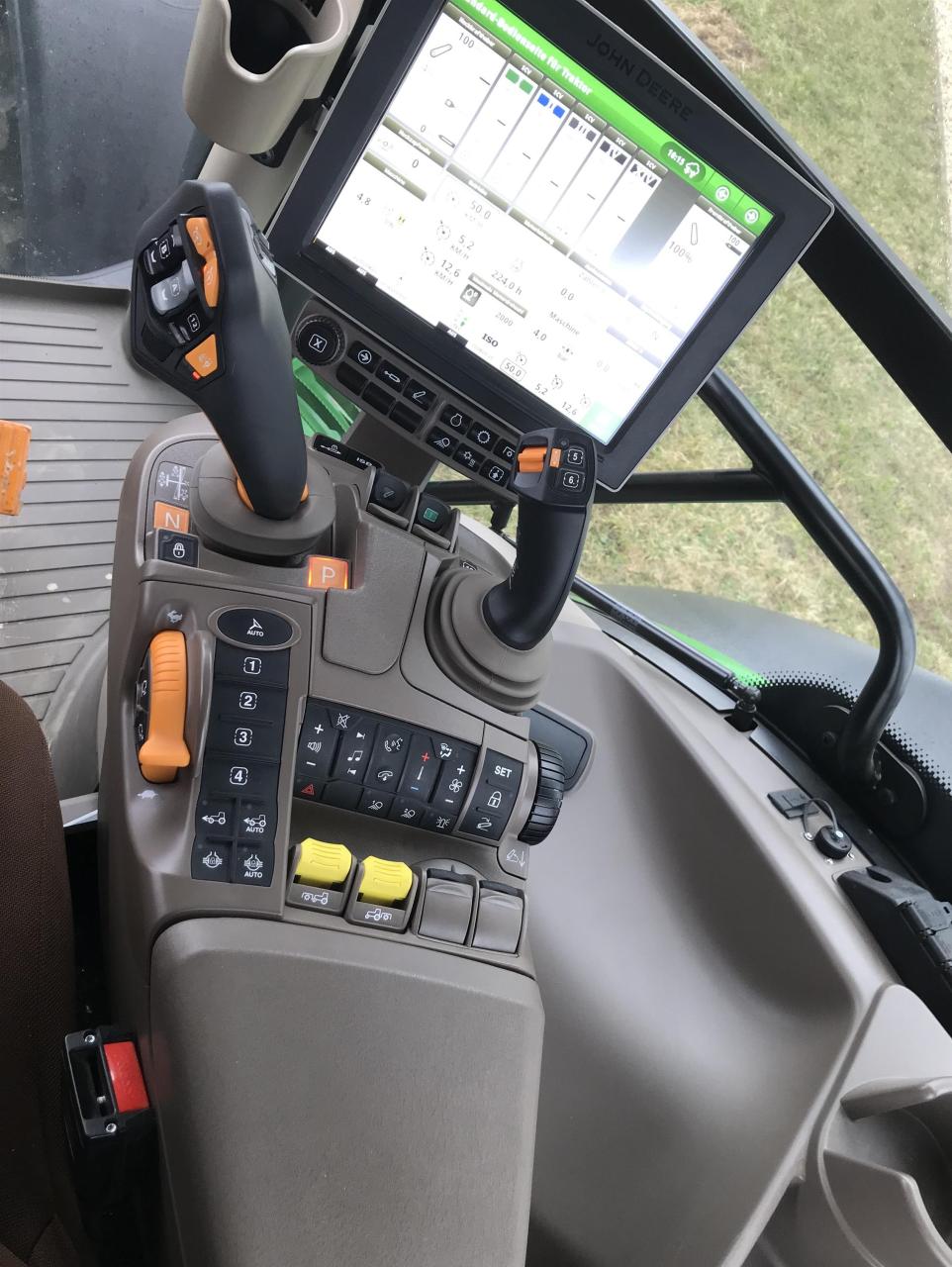 John Deere 6R 195 Above