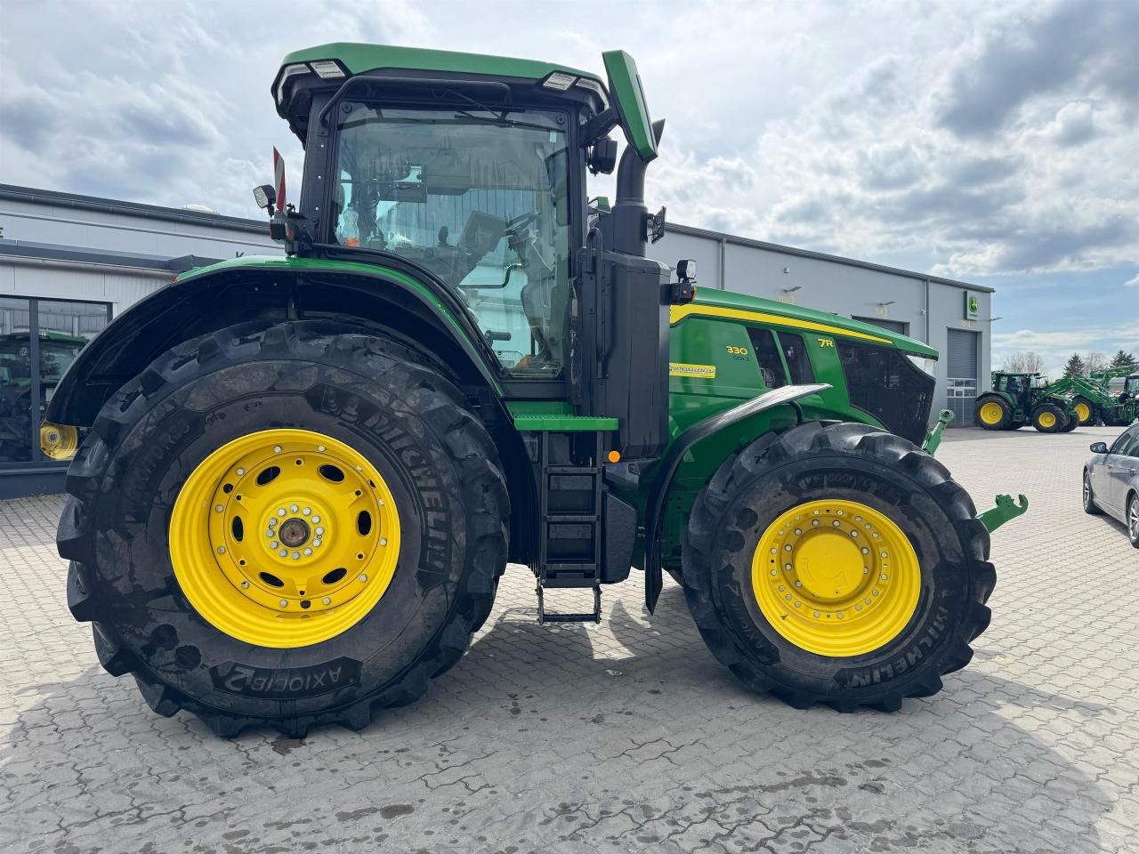 John Deere 7R 330 - Command PRO Front