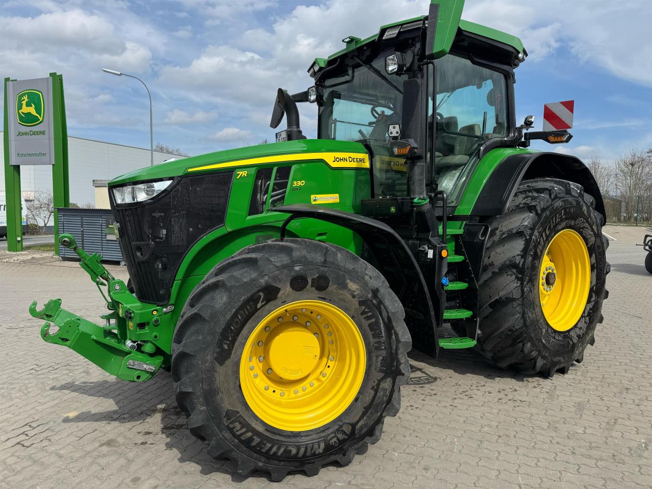 John Deere 7R 330 - Command PRO Above