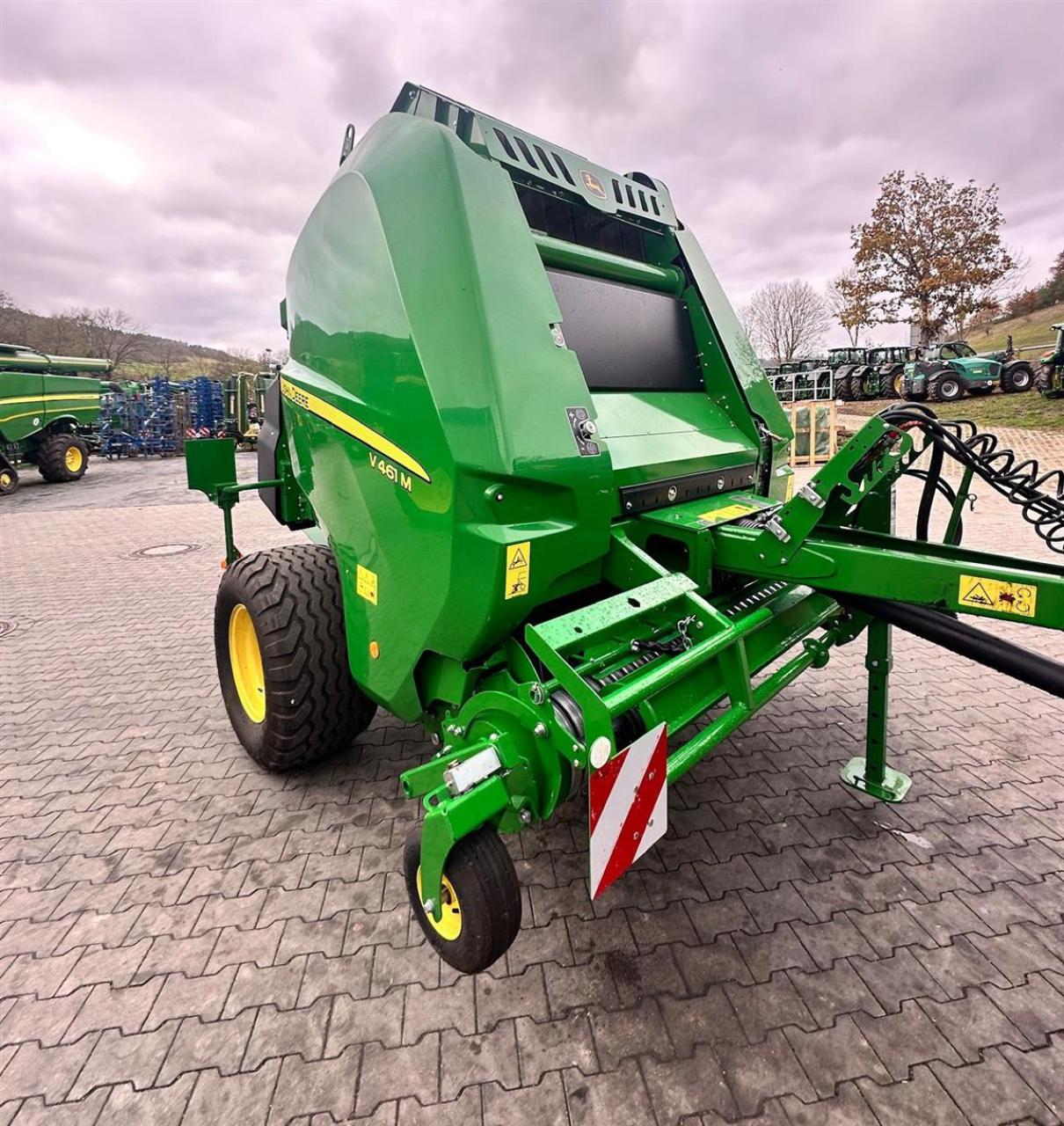 John Deere V461M Front