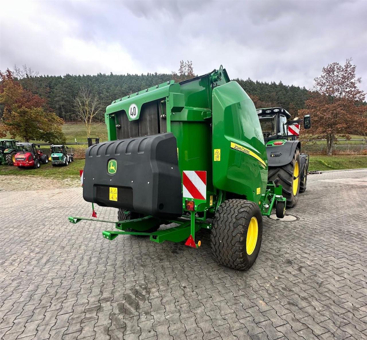 John Deere V461M Right
