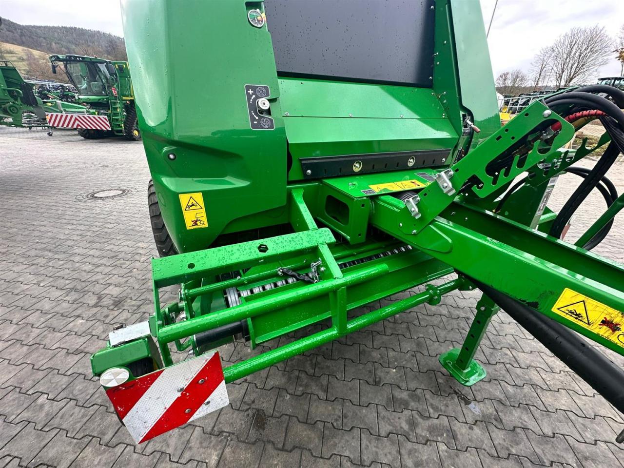 John Deere V461M Left