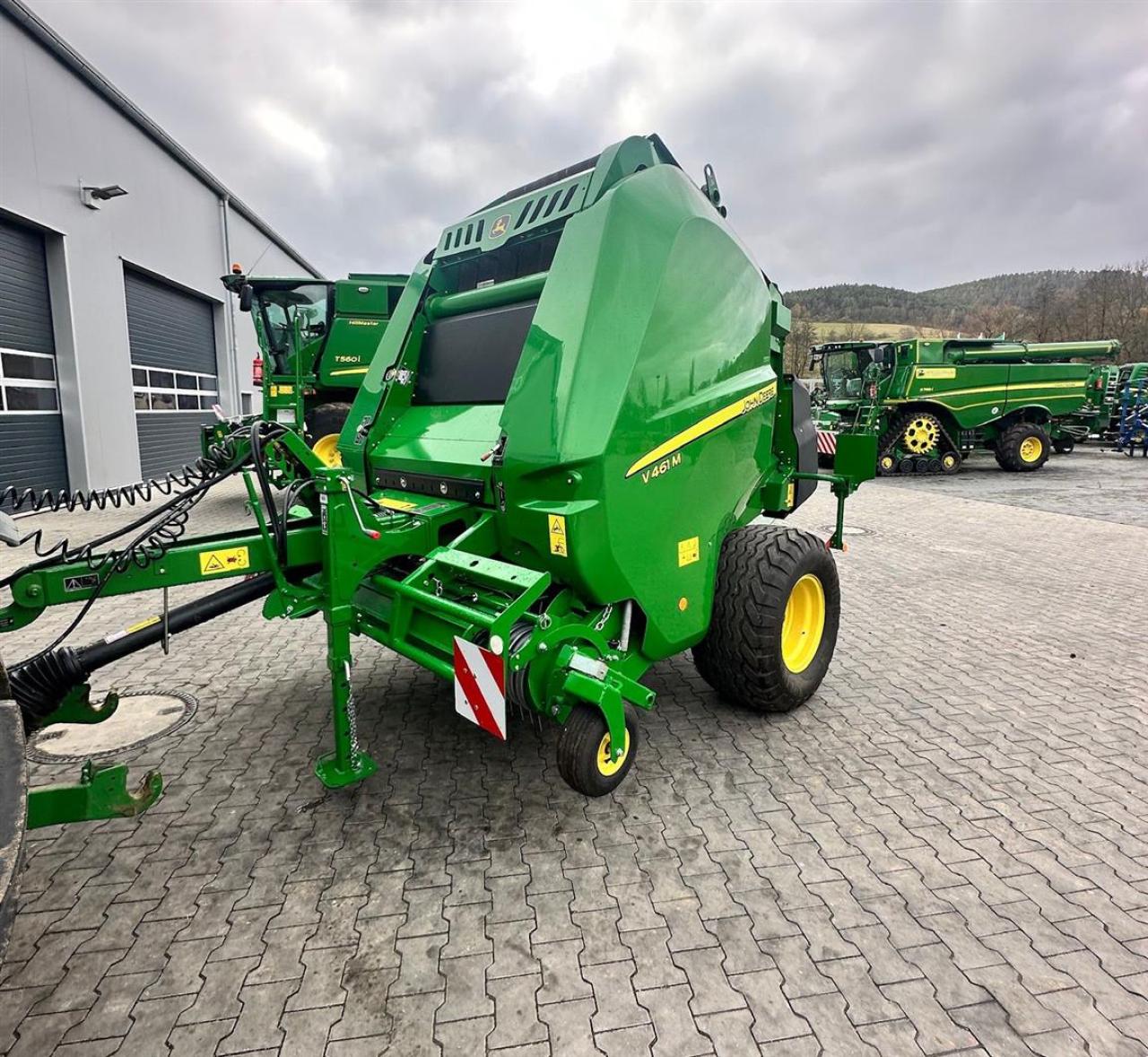 John Deere V461M