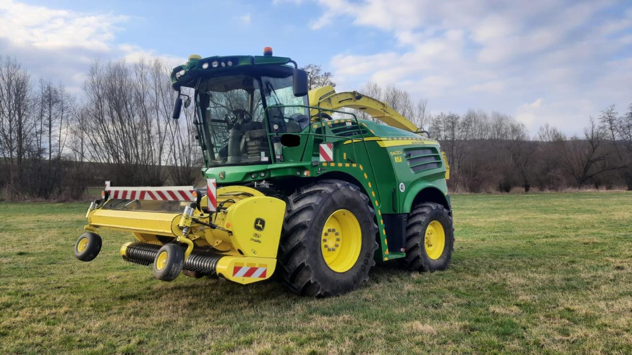 John Deere 8400i Front