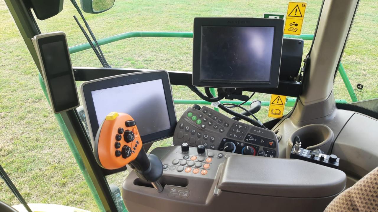 John Deere 8400i Rear