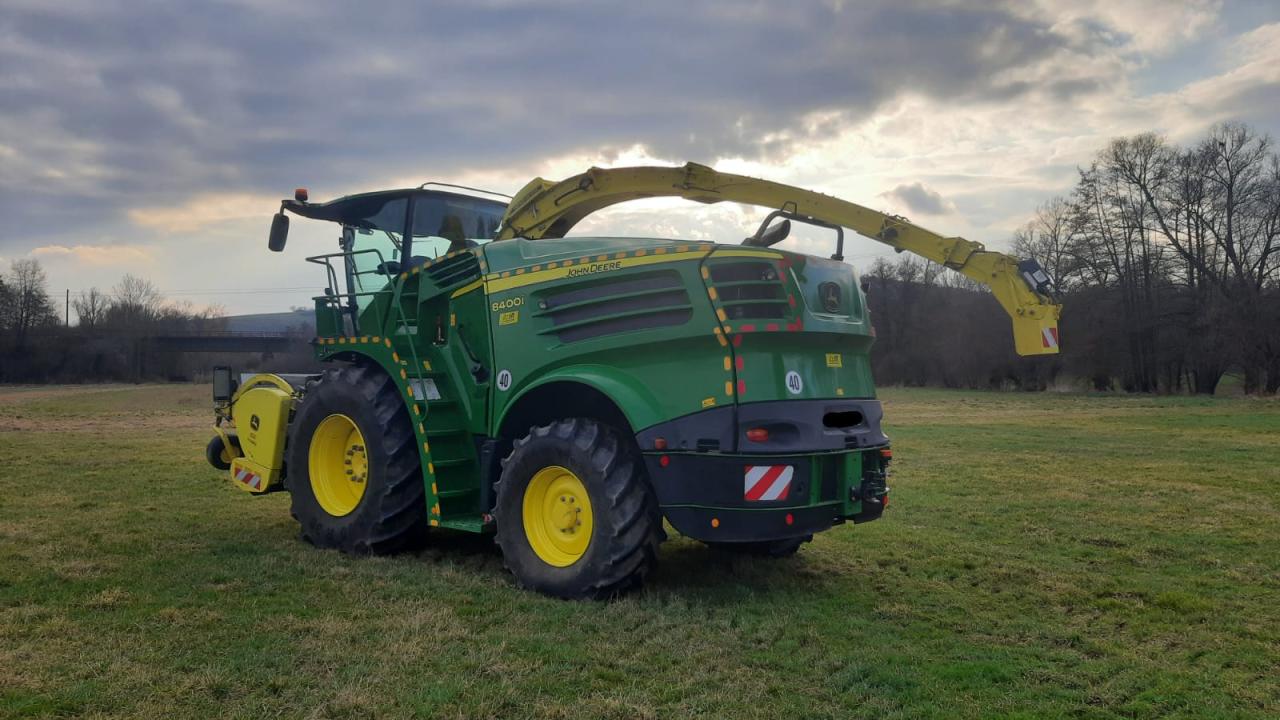 John Deere 8400i Right