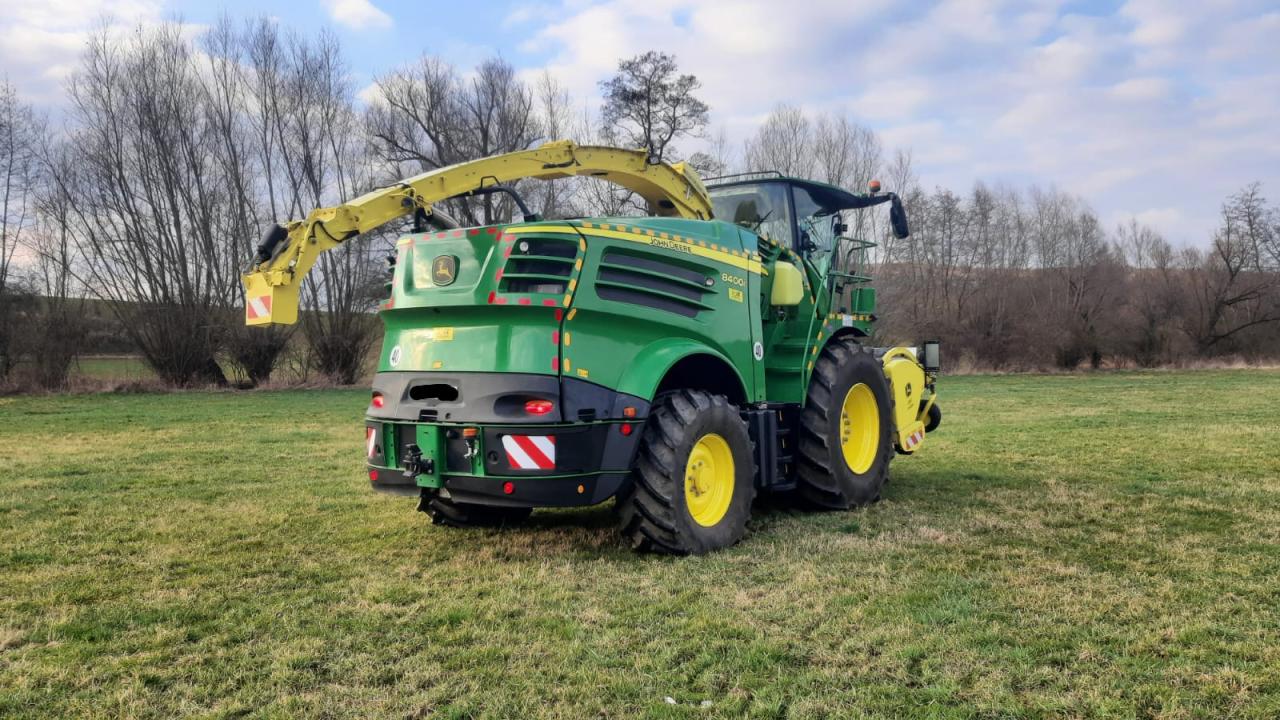 John Deere 8400i Left