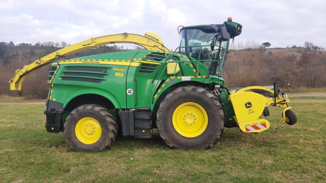 John Deere 8400i Inside