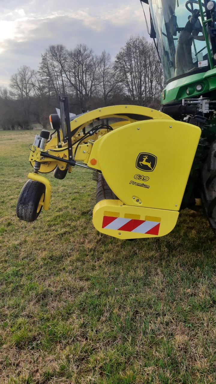 John Deere 8400i Front