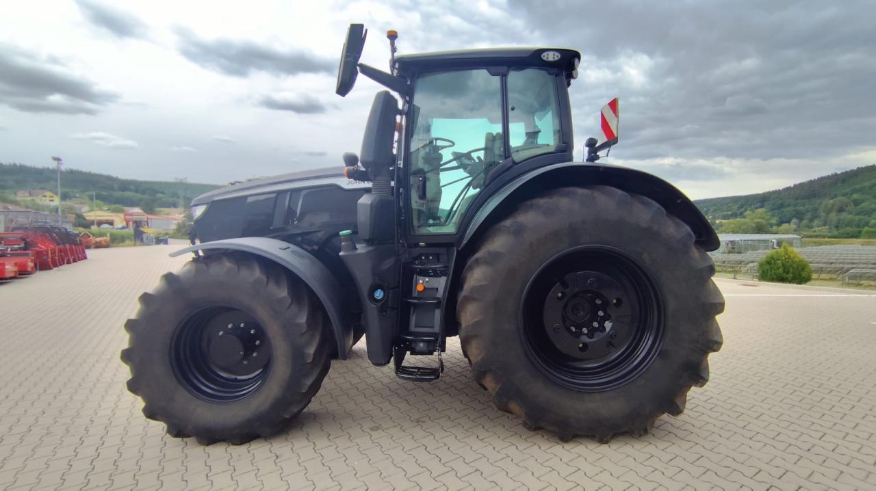 John Deere 6R 250 Black Edition Front