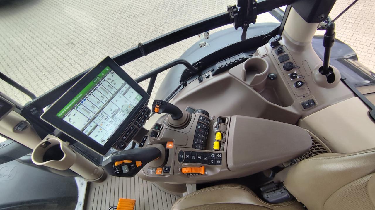 John Deere 6R 250 Black Edition Rear