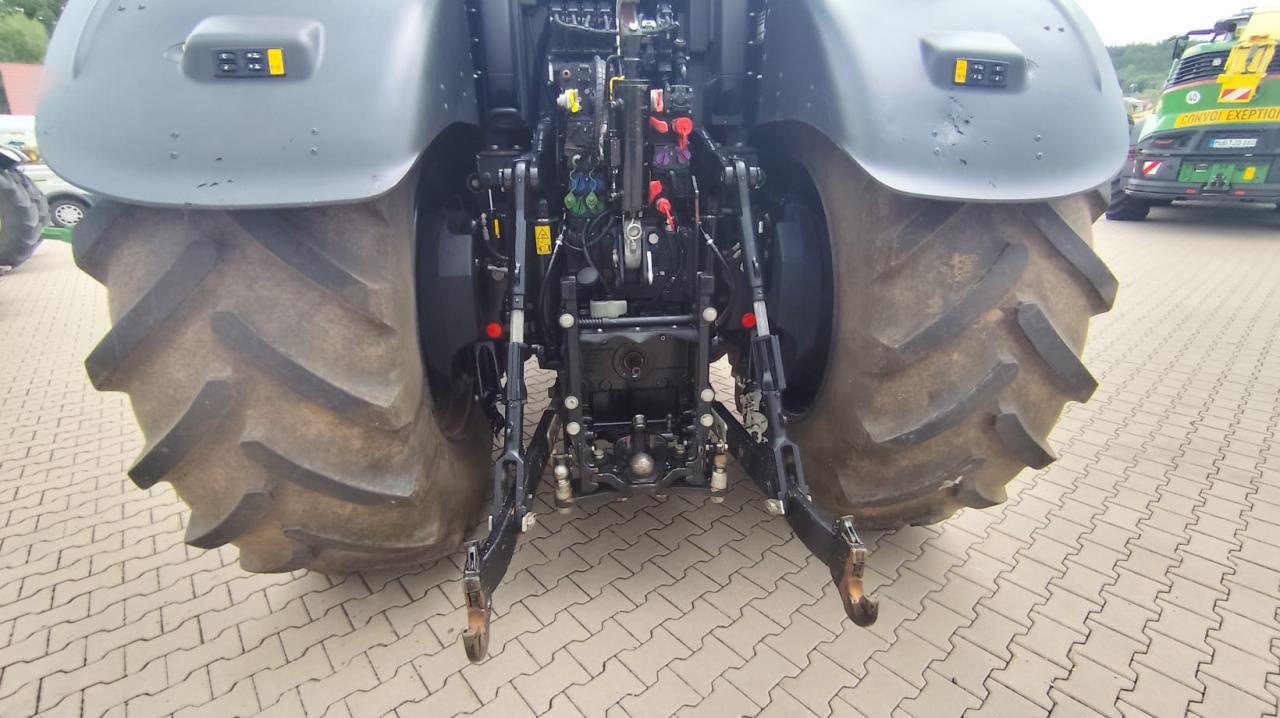 John Deere 6R 250 Black Edition Right