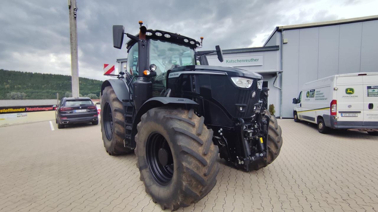 John Deere 6R 250 Black Edition Above