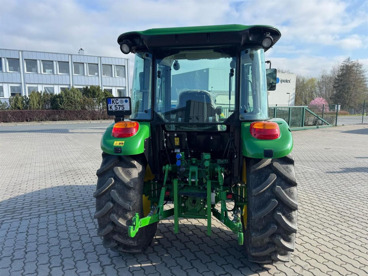 John Deere 5075E Left