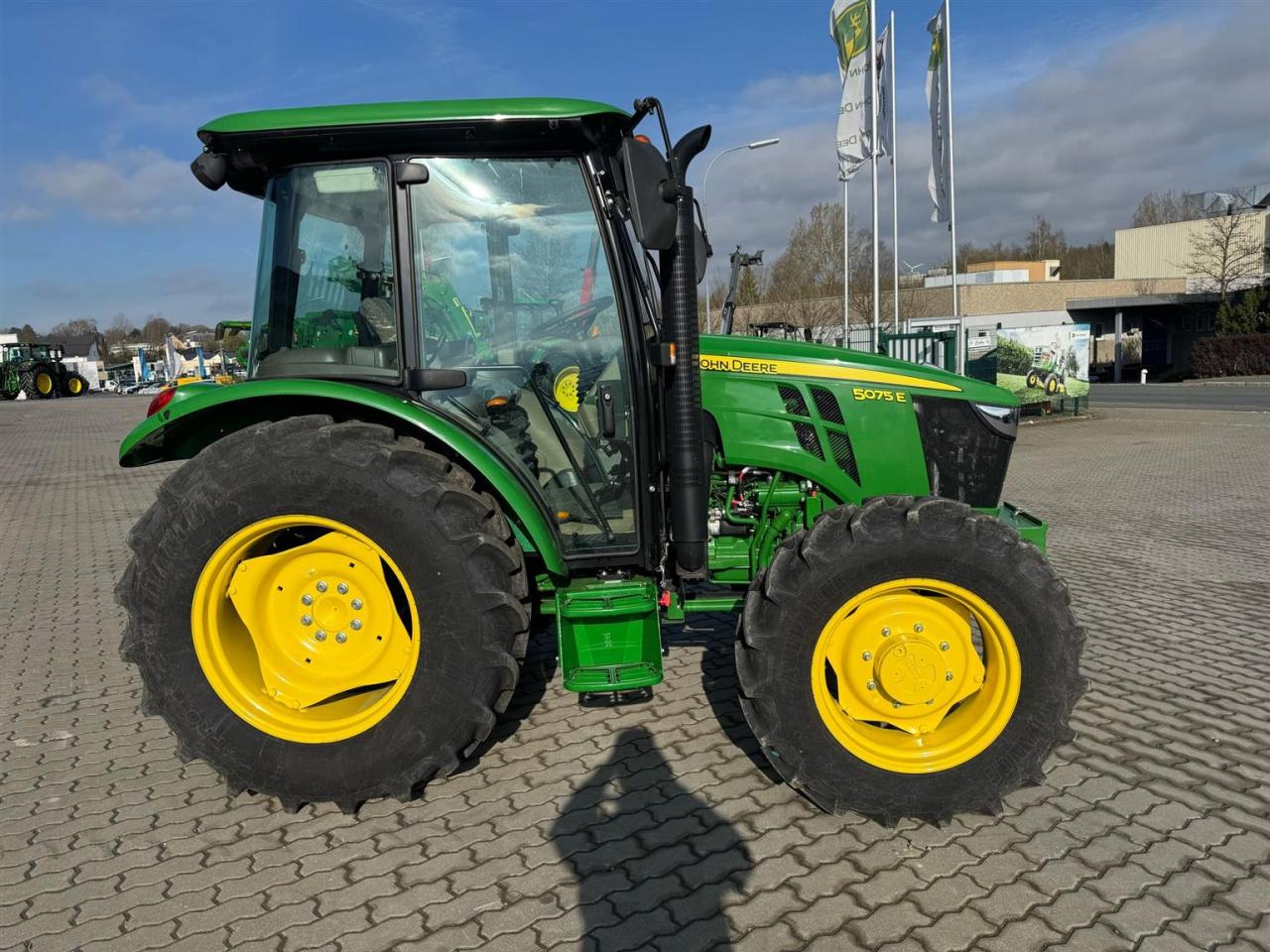 John Deere 5075E Above