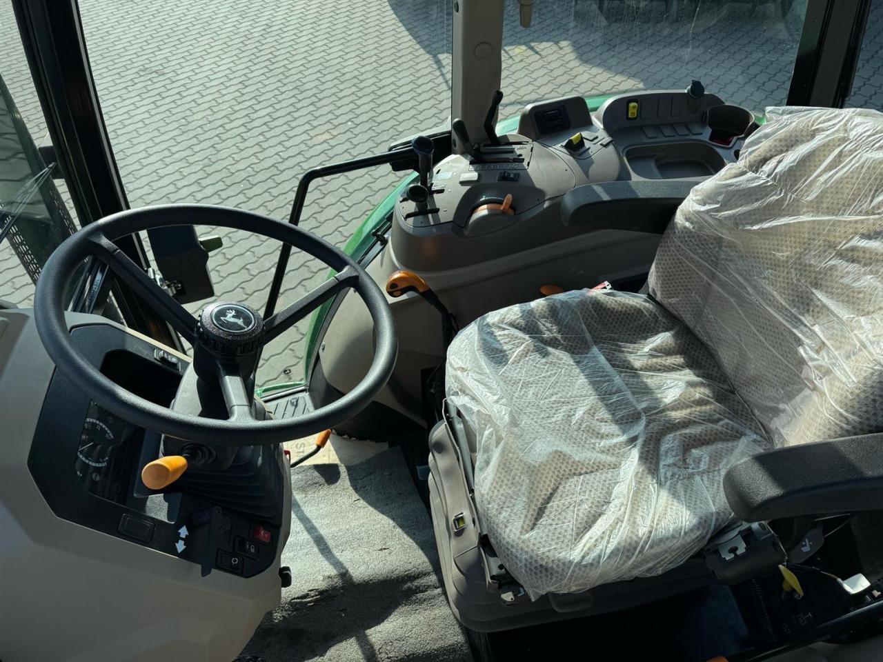 John Deere 5075E Aerial
