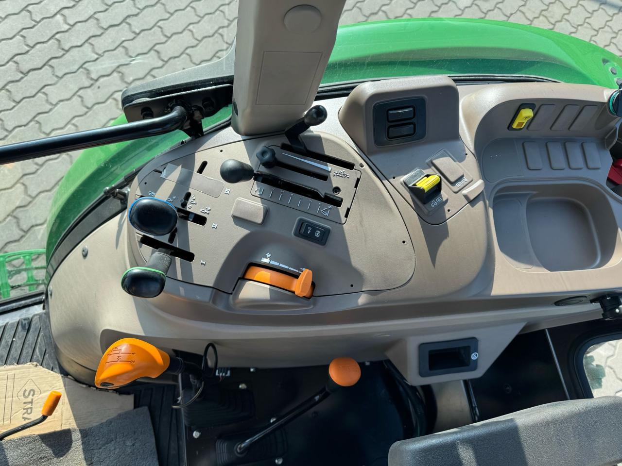 John Deere 5075E Rear