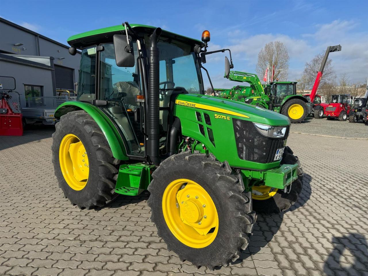 John Deere 5075E