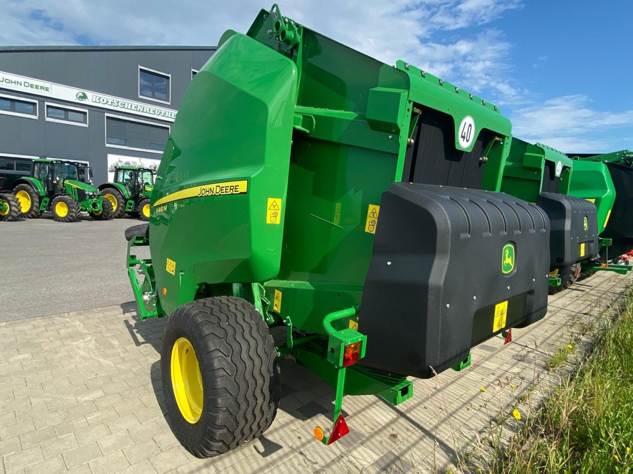 John Deere V461M Right