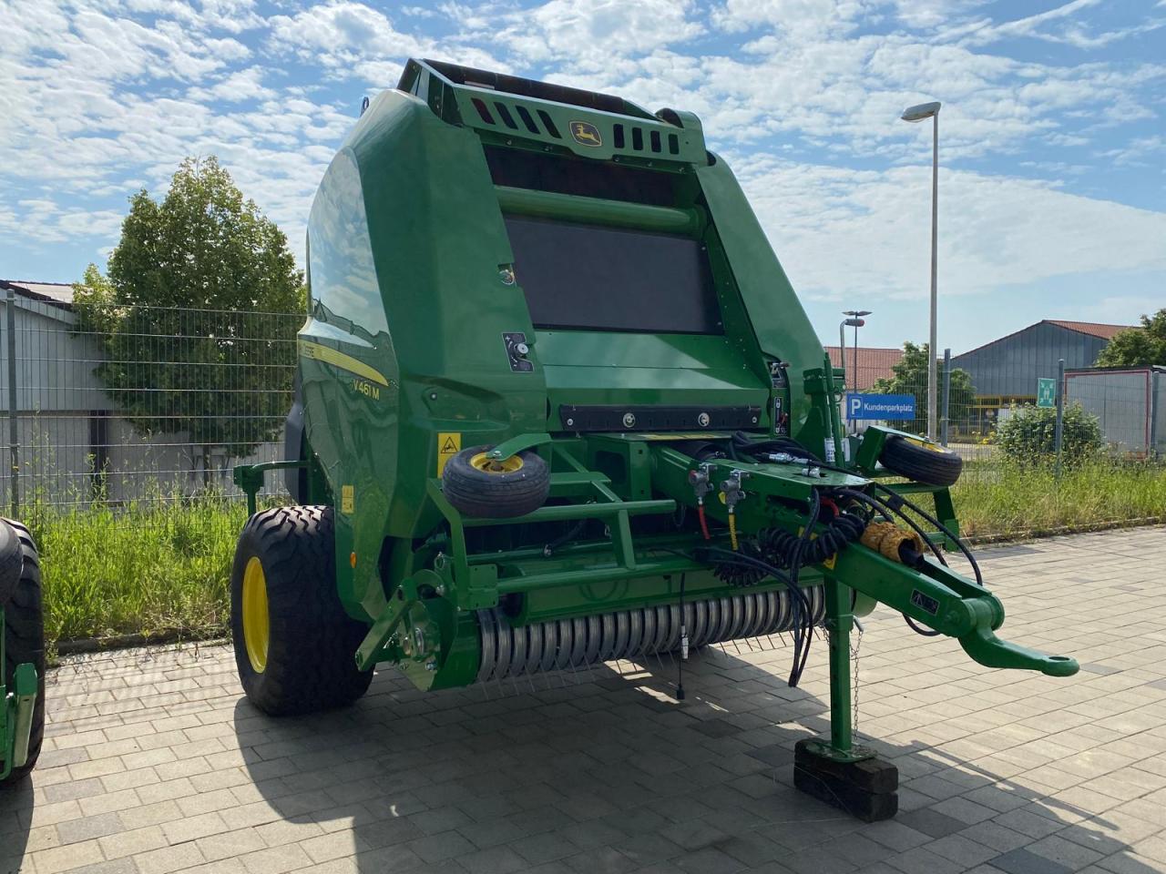 John Deere V461M Front