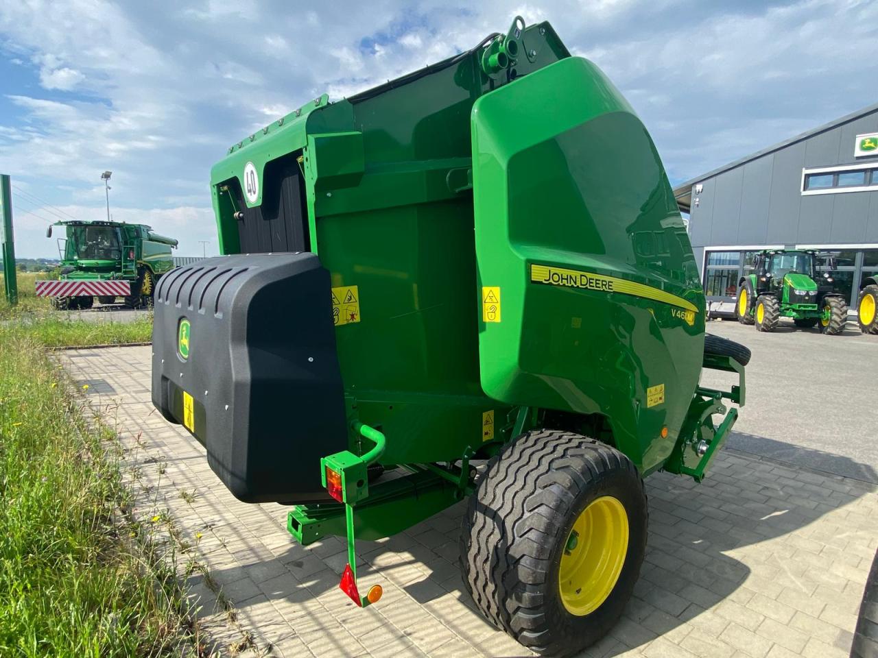 John Deere V461M Left