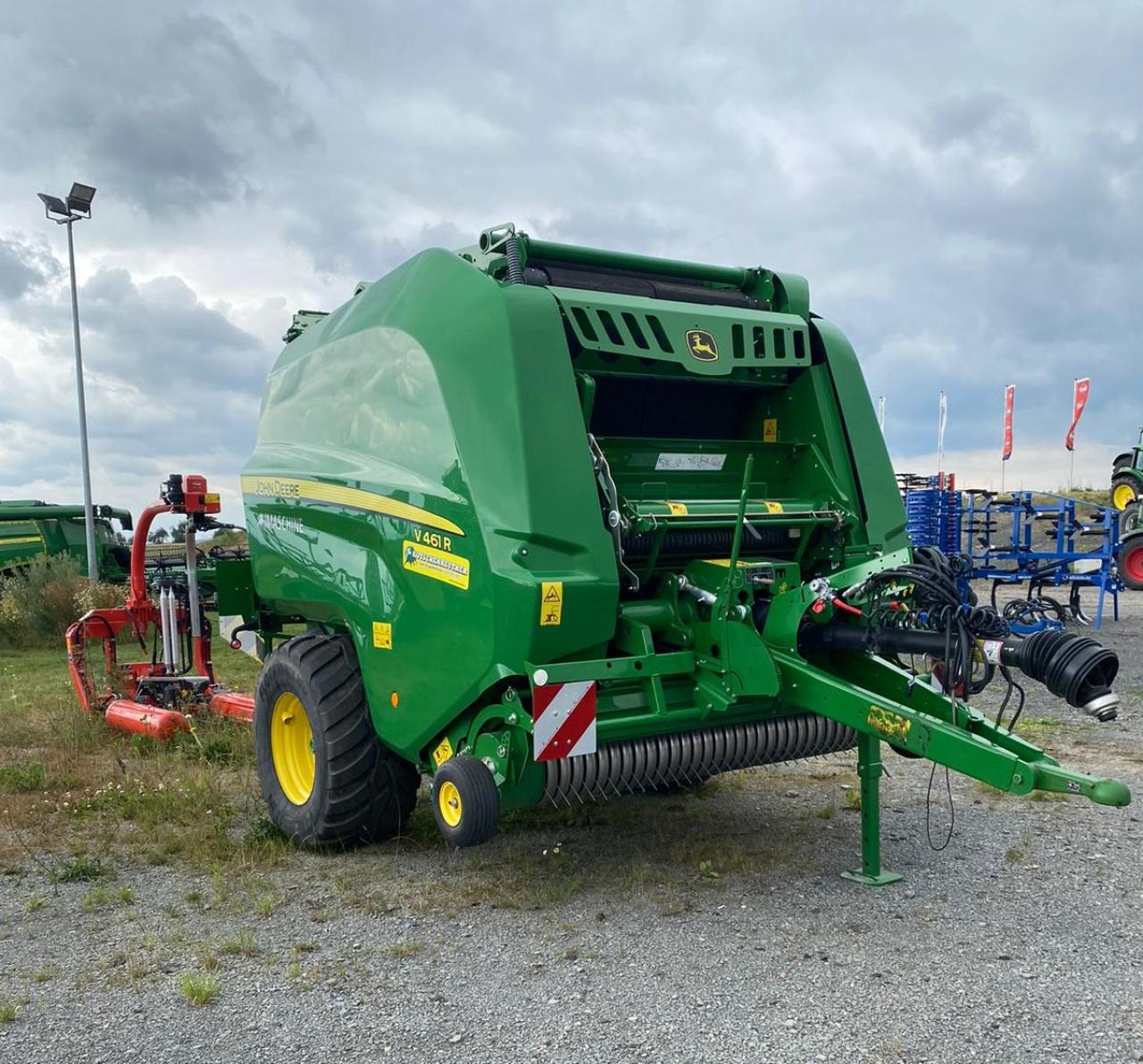 John Deere V461R Front