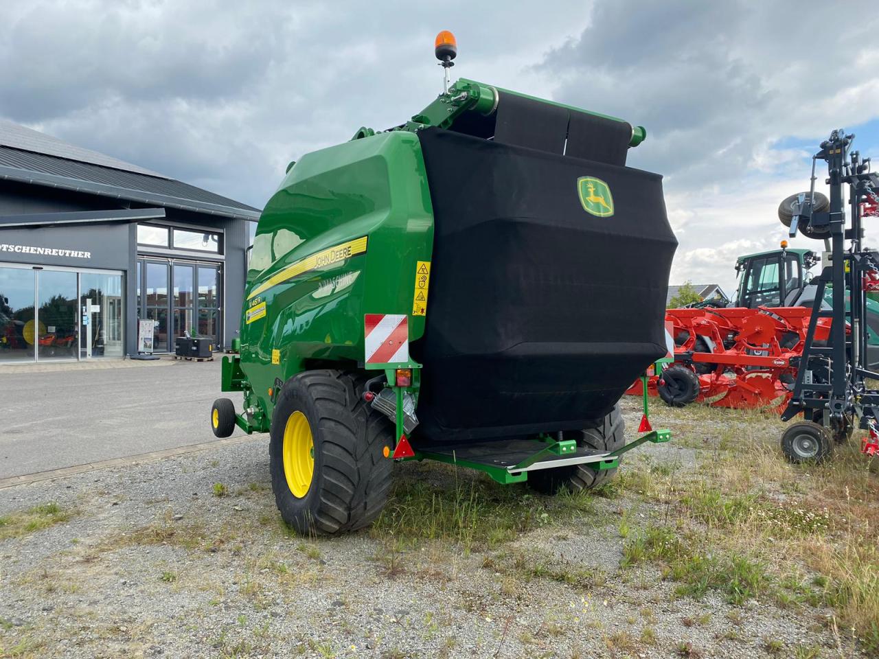 John Deere V461R Right