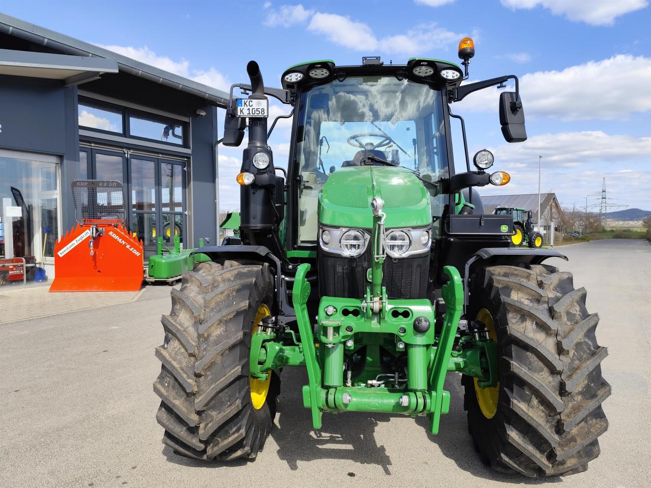 John Deere 6100M Front