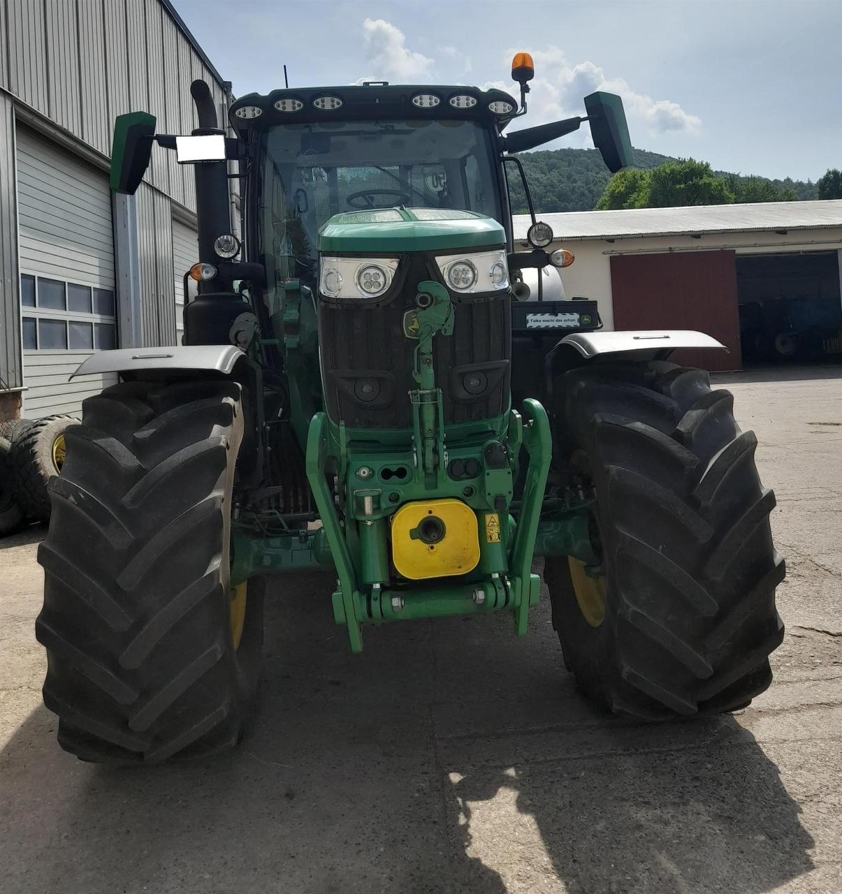 John Deere 6R 215 Front