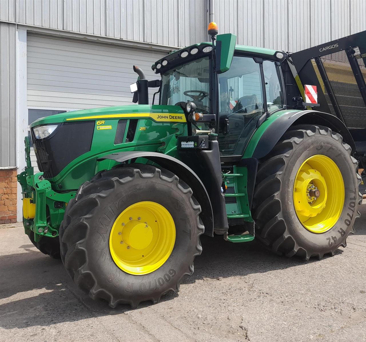 John Deere 6R 215