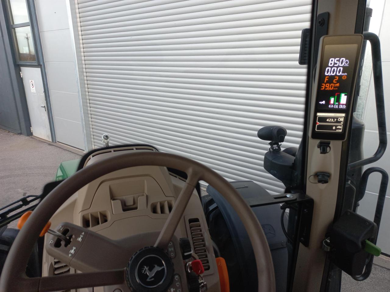 John Deere 6120M Rear