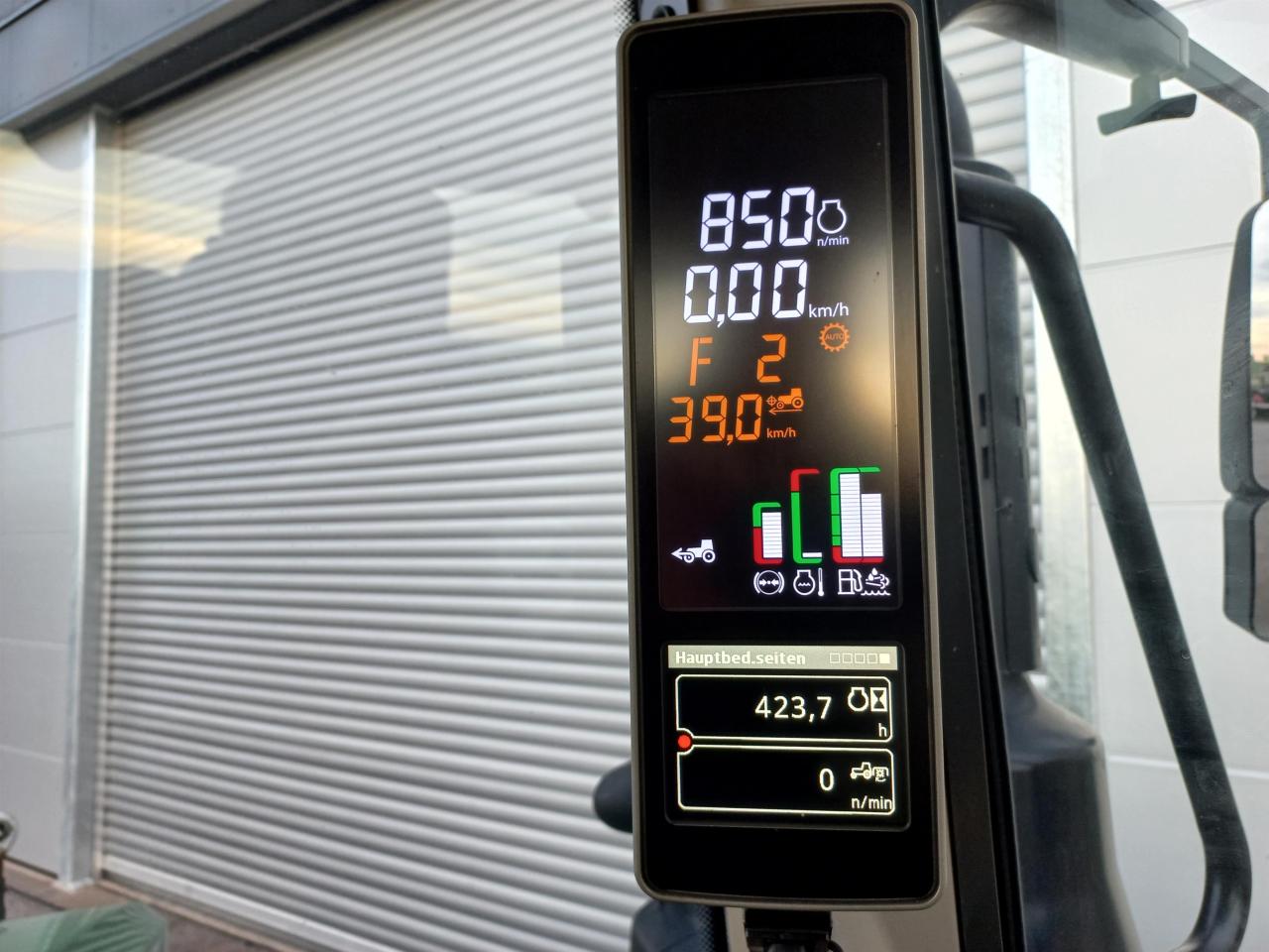 John Deere 6120M Rear