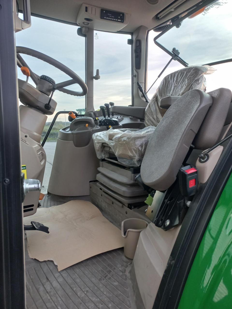 John Deere 6120M Aerial