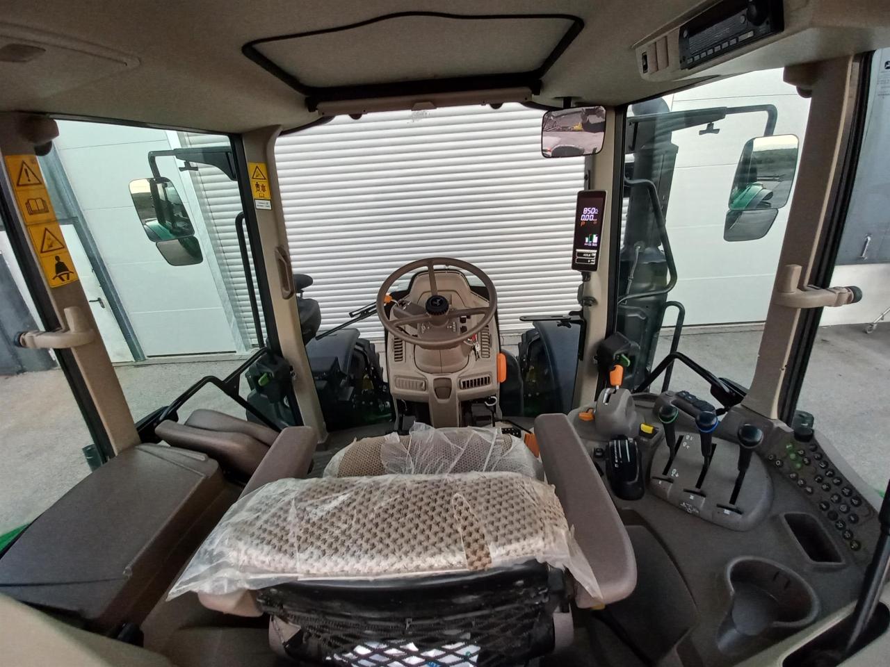 John Deere 6120M Front