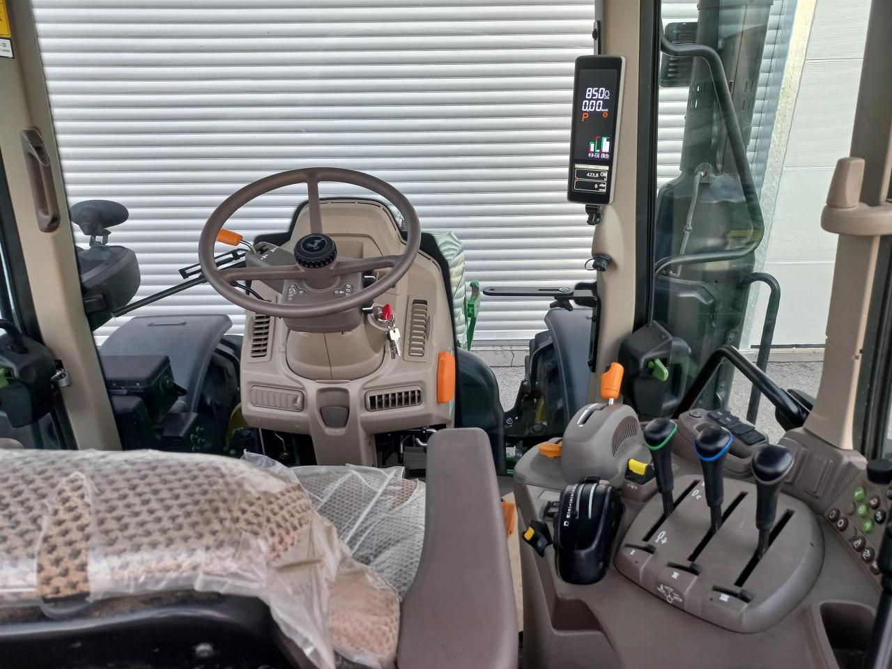 John Deere 6120M Rear