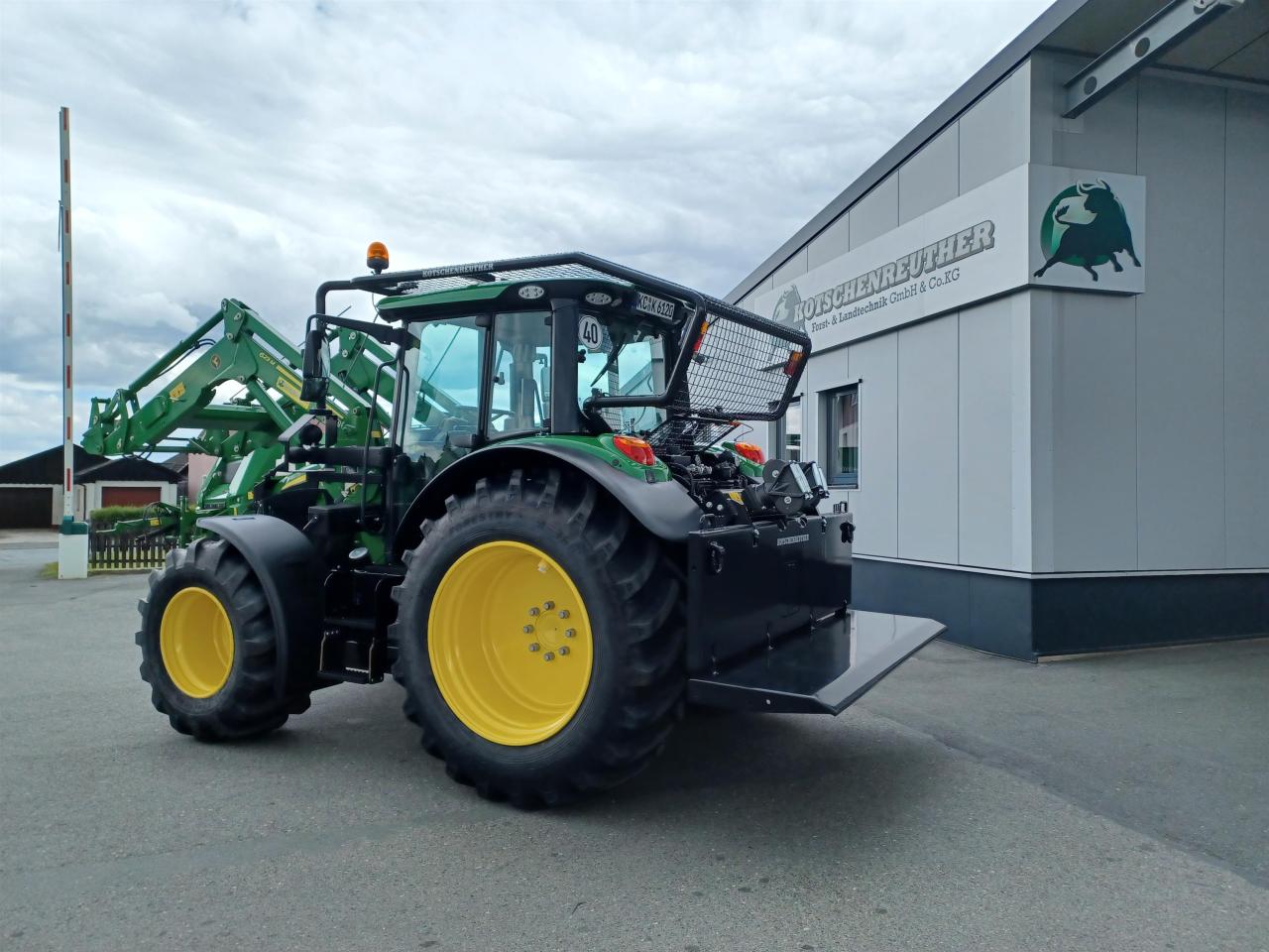 John Deere 6120M UVV Forstschlepper Rear