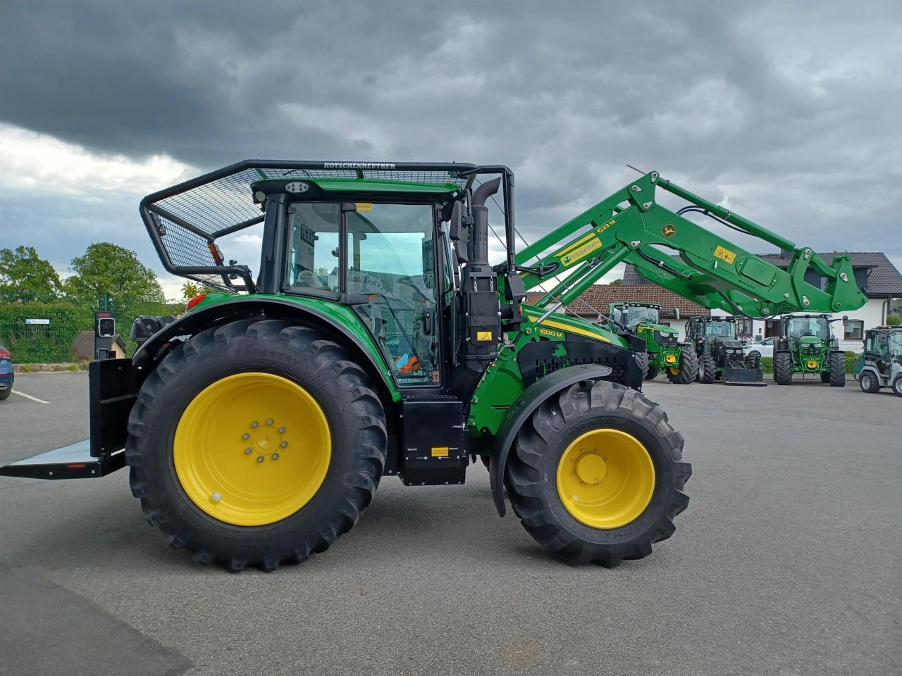 John Deere 6120M UVV Forstschlepper Inside