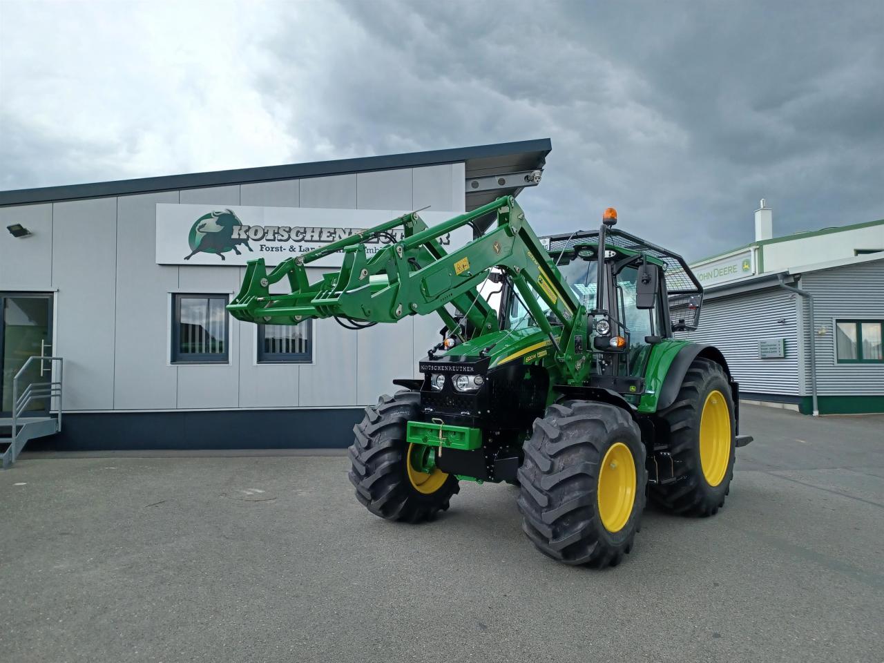 John Deere 6120M UVV Forstschlepper