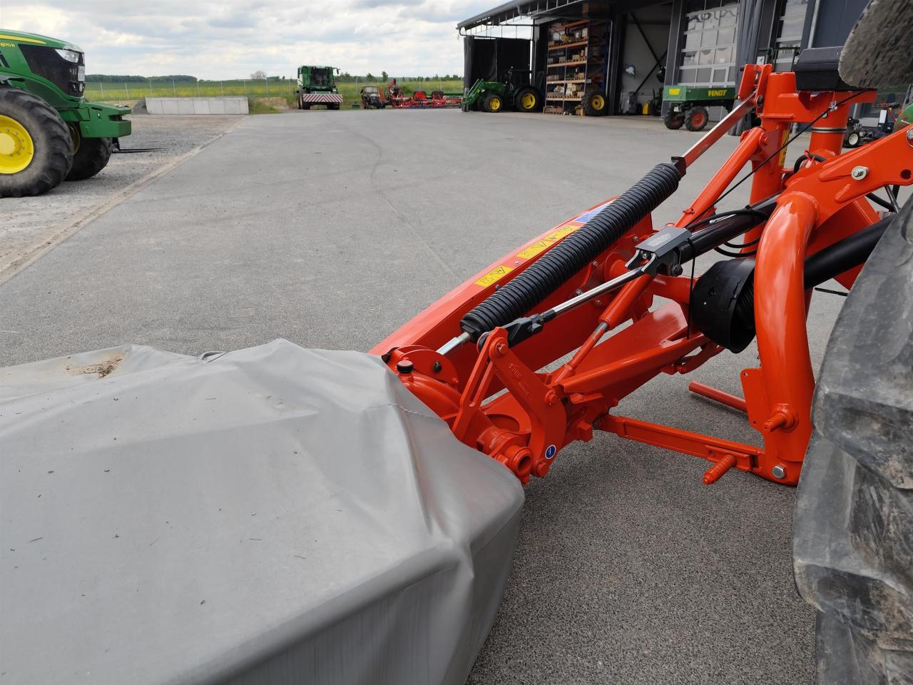 Kuhn GMD 315-FF Rear
