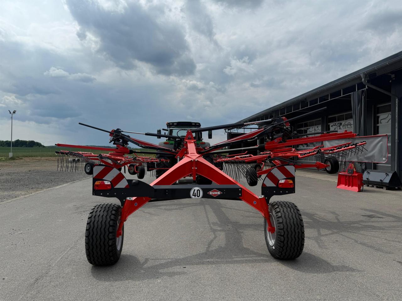 Kuhn GA 8030 Front