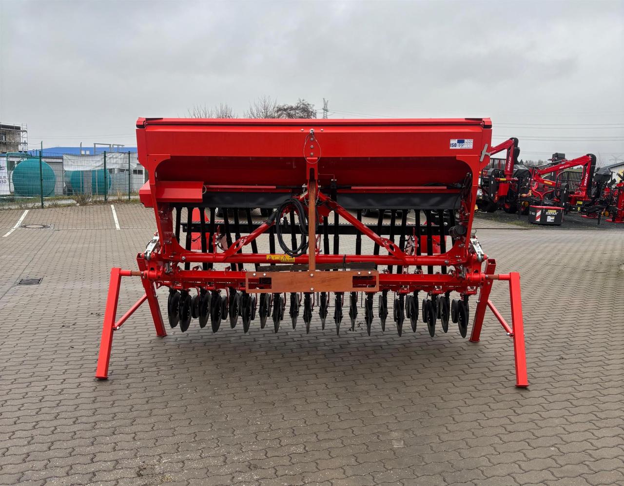 Kuhn Sitera 330-20 E Front