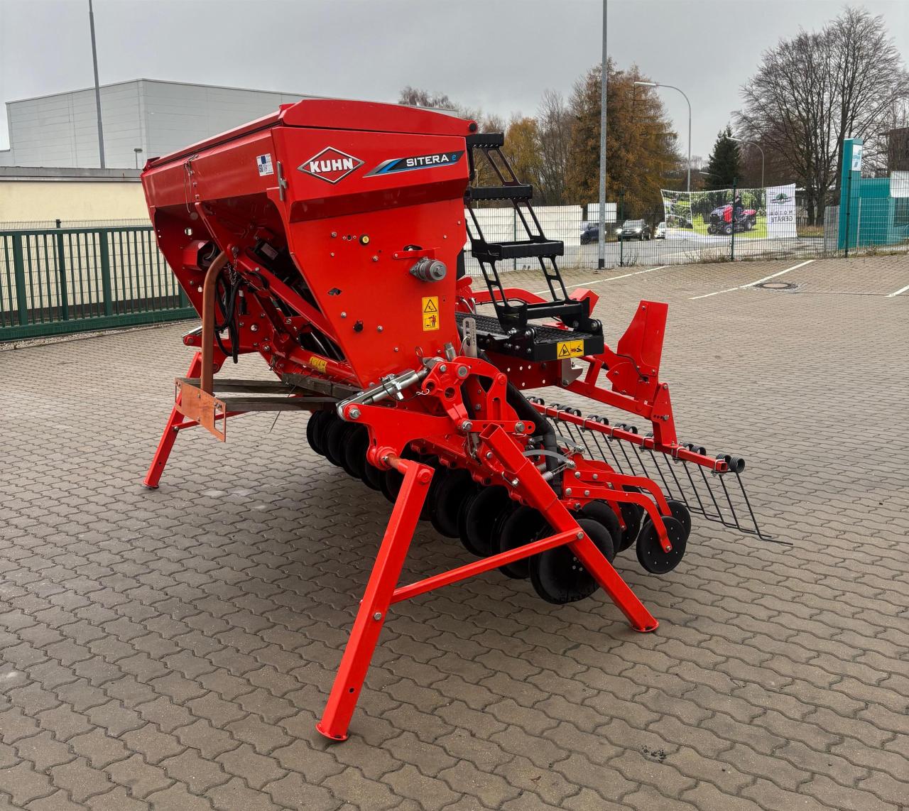 Kuhn Sitera 330-20 E Rear