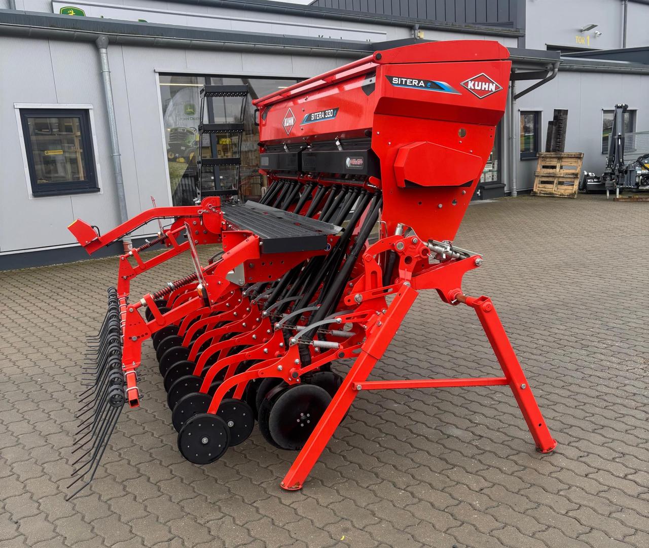 Kuhn Sitera 330-20 E Above