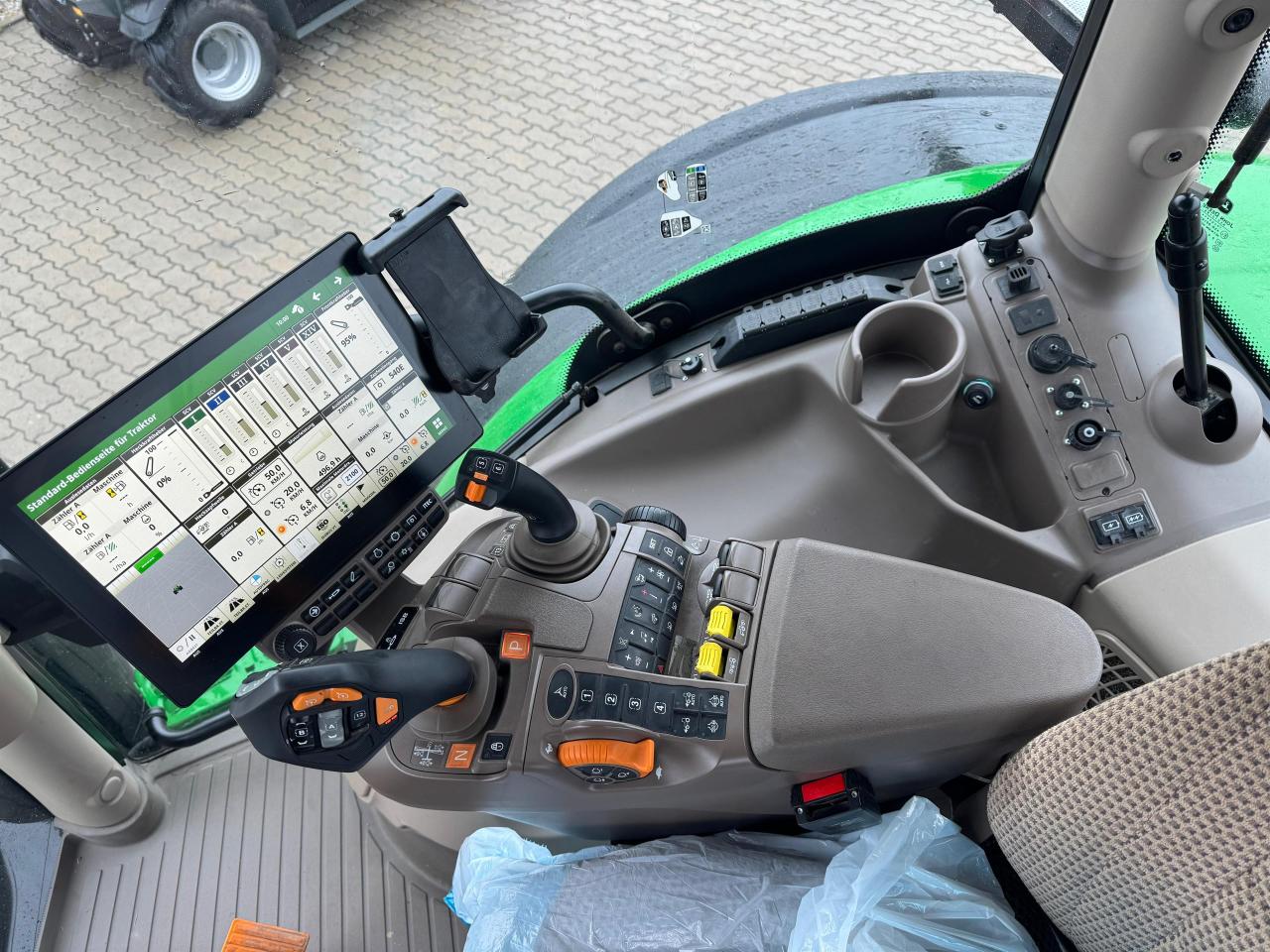John Deere 6R 215 - Command PRO Rear
