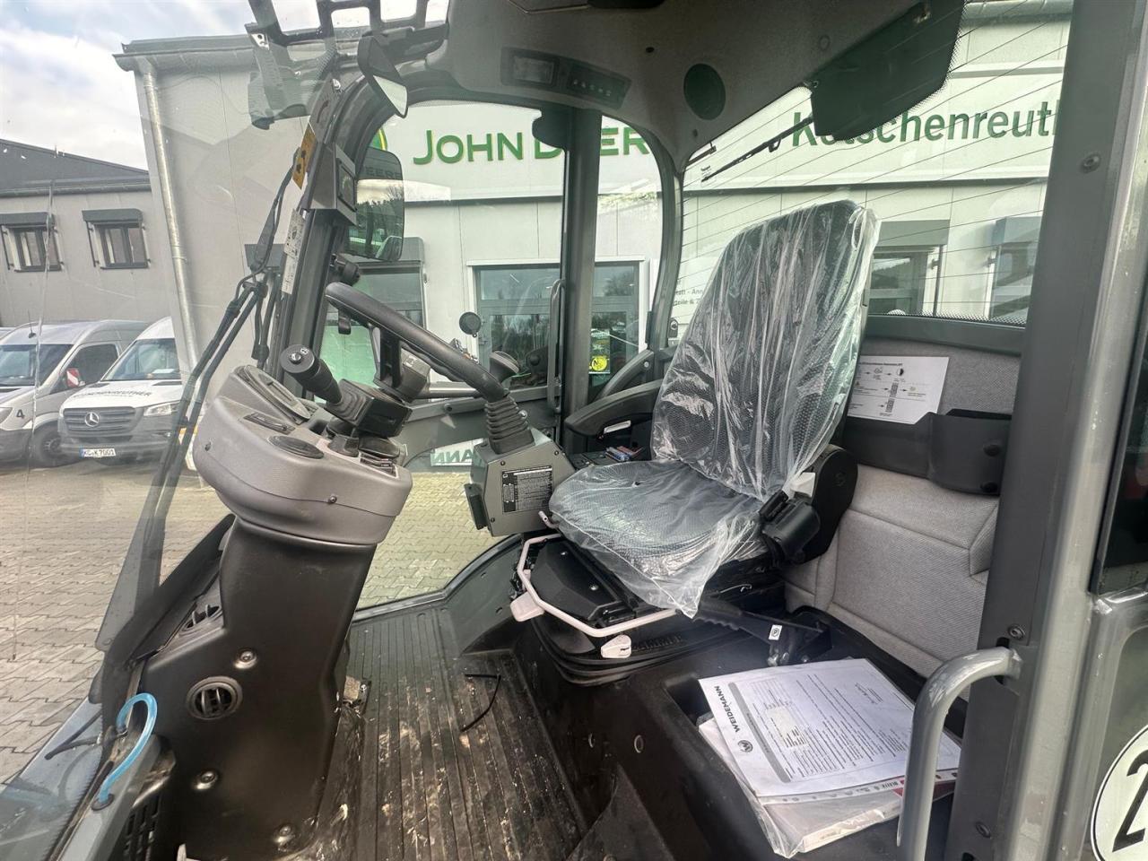 Weidemann 2080T Inside