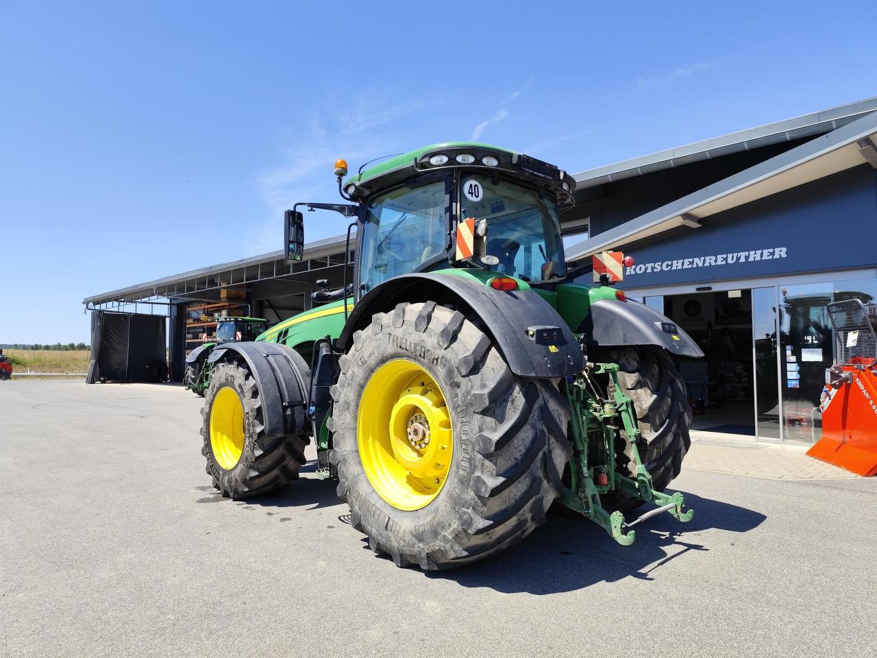 John Deere 8370R Right