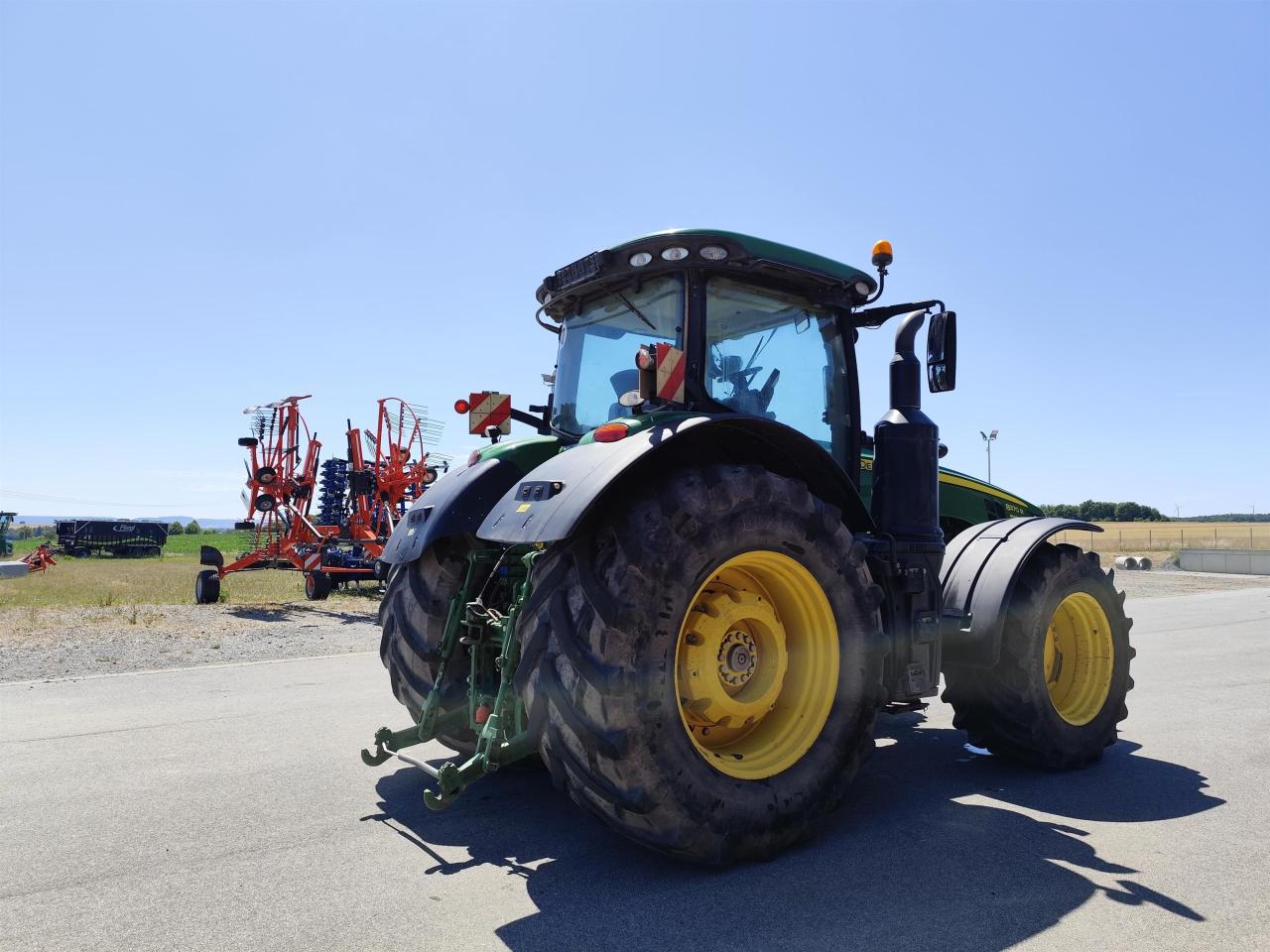 John Deere 8370R Left