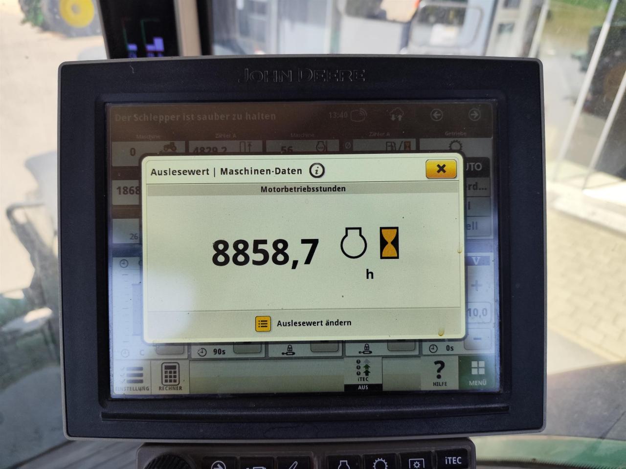 John Deere 8370R Inside