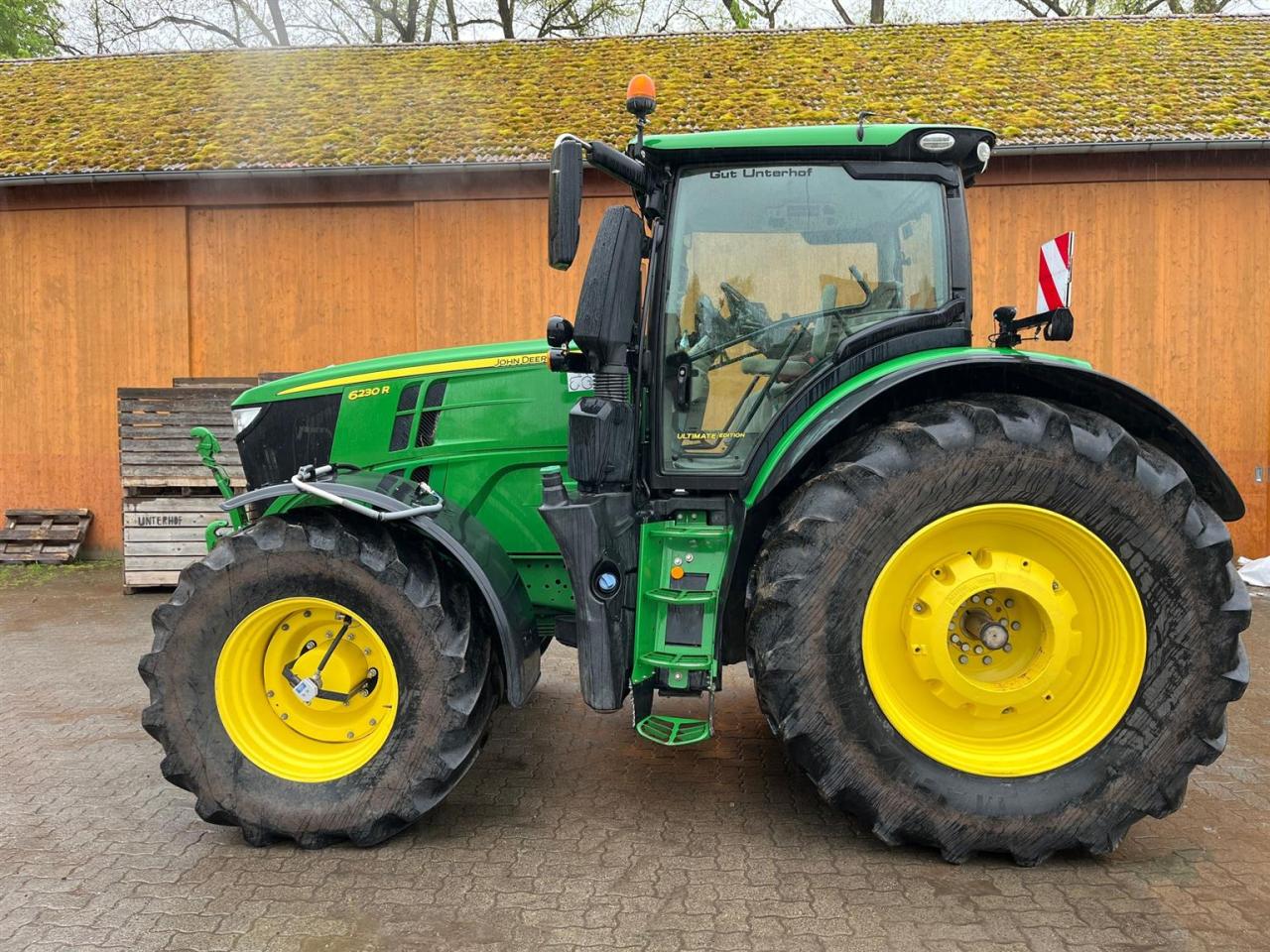 John Deere 6230R Front